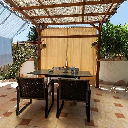 Affittasardegna-casa Dora Daire Agrustos